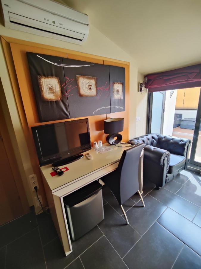 Hostal Manel Pineda de Mar Zewnętrze zdjęcie
