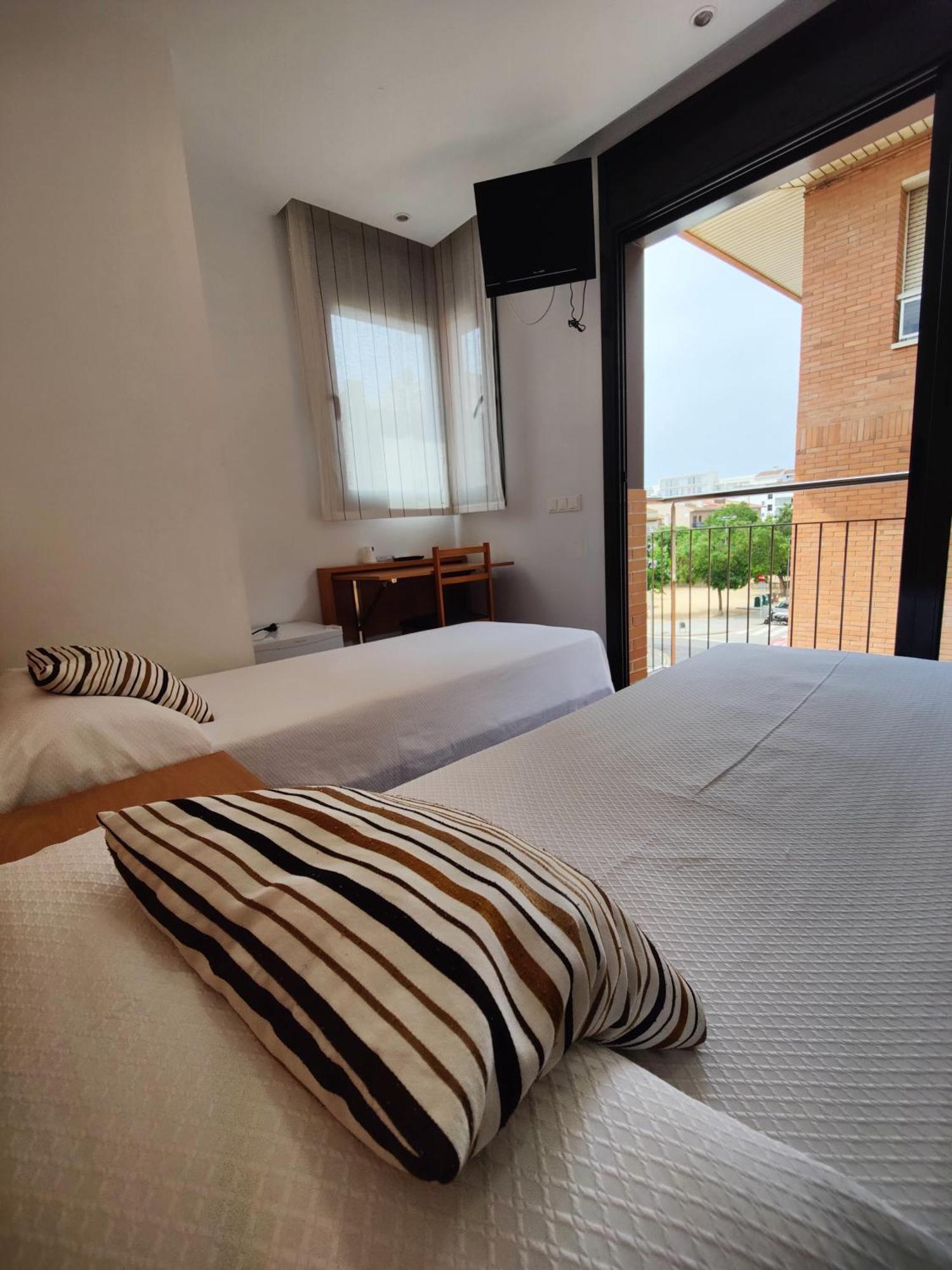 Hostal Manel Pineda de Mar Zewnętrze zdjęcie