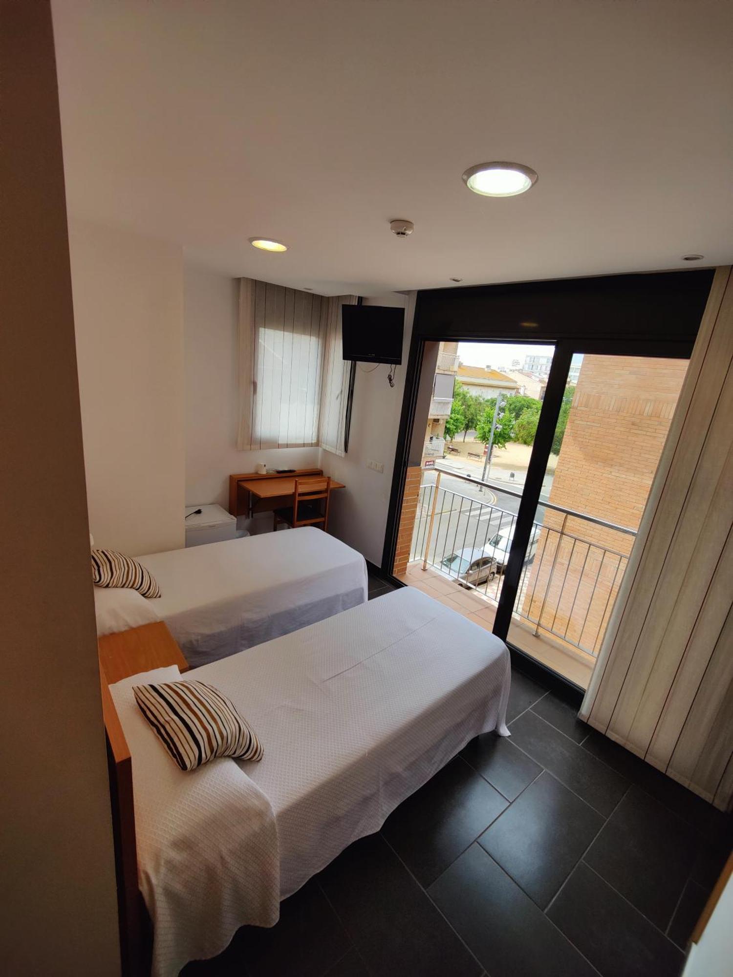 Hostal Manel Pineda de Mar Zewnętrze zdjęcie